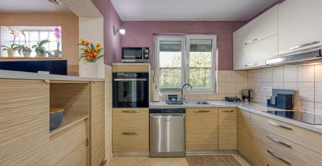 Four-Bedroom Apartment Magnolija 