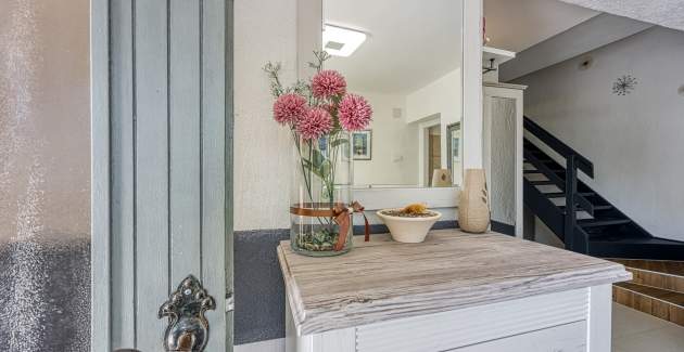 Four-Bedroom Apartment Magnolija 