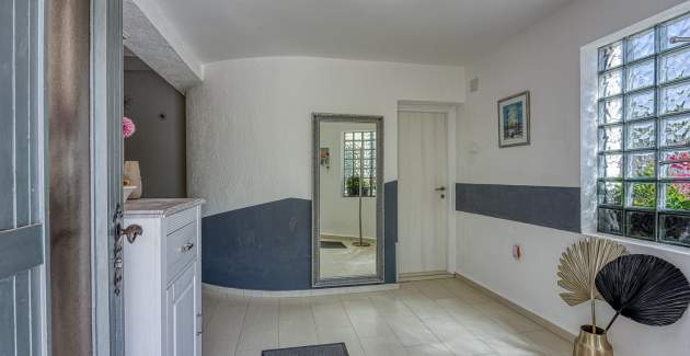 Four-Bedroom Apartment Magnolija 