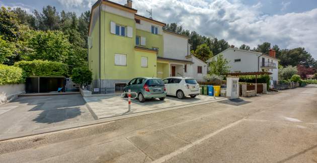 Apartment Pavluk with Balcony