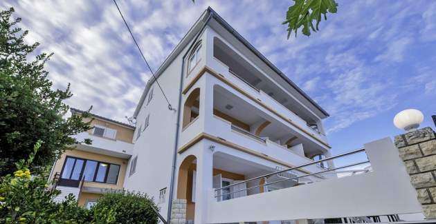 One-Bedroom Andro A2+2