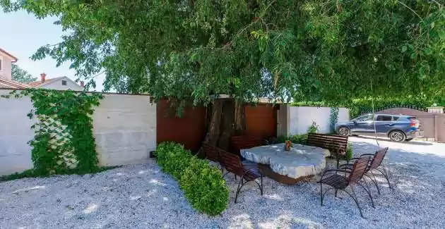 Apartman Nino A3 s terasom i zajedničkim bazenom