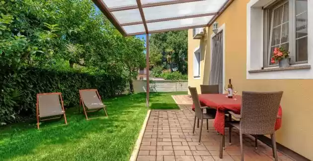 Apartman Nino A3 s terasom i zajedničkim bazenom