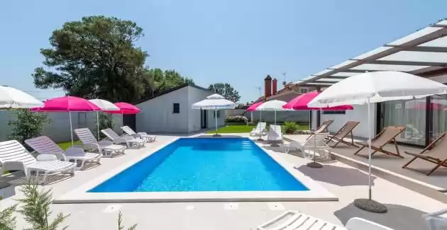 Apartman Nino A3 s terasom i zajedničkim bazenom