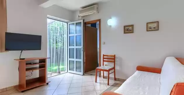 Apartman Nino A3 s terasom i zajedničkim bazenom