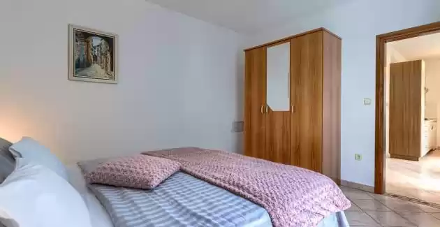 Apartman Nino A3 s terasom i zajedničkim bazenom