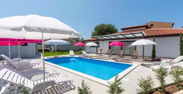 Apartman Nino A3 s terasom i zajedničkim bazenom