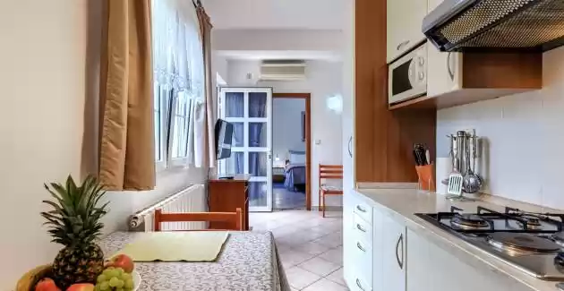 Apartman Nino A3 s terasom i zajedničkim bazenom