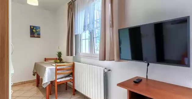 Apartman Nino A3 s terasom i zajedničkim bazenom