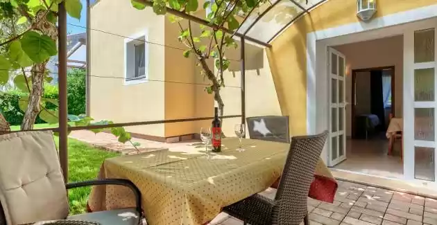 Nino A4 Apartment Terrasse und Gemeinschaftspool