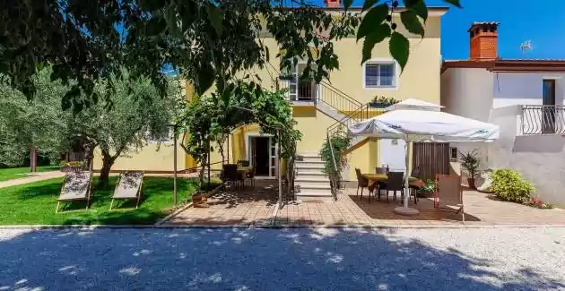 Nino A4 Apartment Terrasse und Gemeinschaftspool