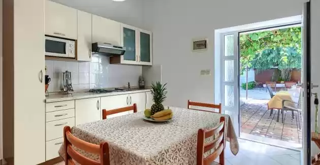 Nino A4 Apartment Terrasse und Gemeinschaftspool