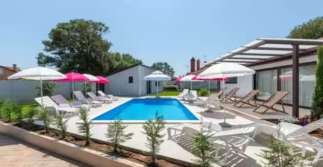 Nino A4 Apartment Terrasse und Gemeinschaftspool