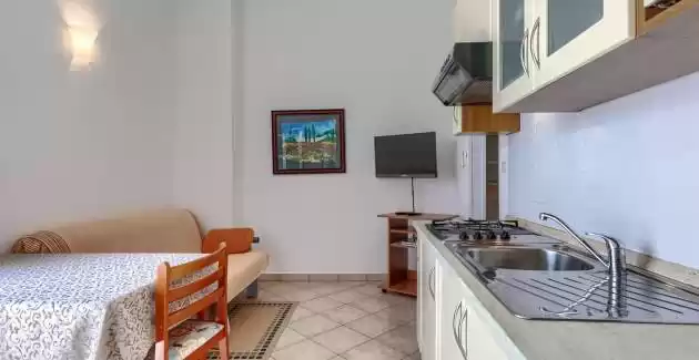 Nino A5 Apartment with Terrace and Shared Pool