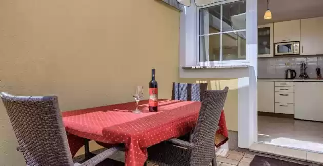 Nino A5 Apartment with Terrace and Shared Pool