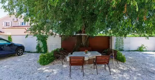 Nino A5 Apartment with Terrace and Shared Pool