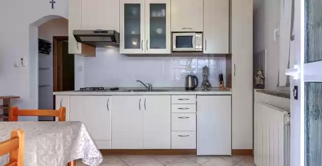 Nino A5 Apartment with Terrace and Shared Pool