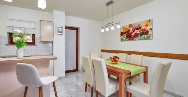 Holiday House Mikela