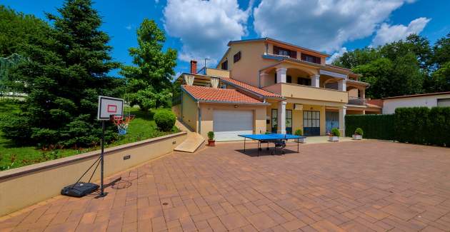 Holiday House Mikela