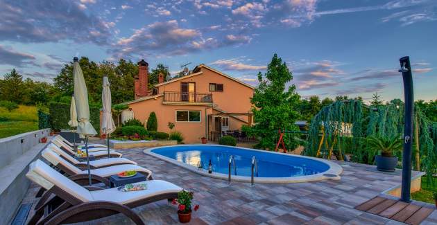 Holiday House Mikela