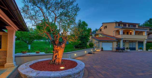 Holiday House Mikela