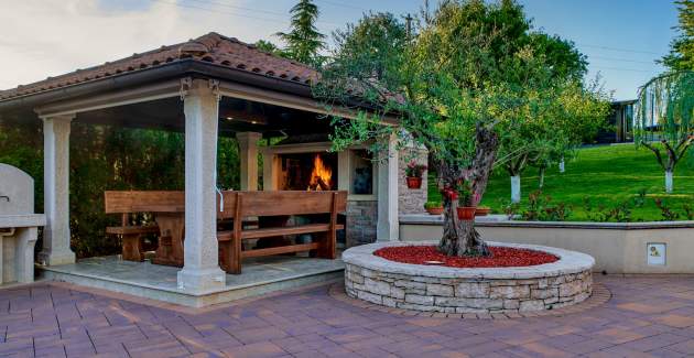 Holiday House Mikela