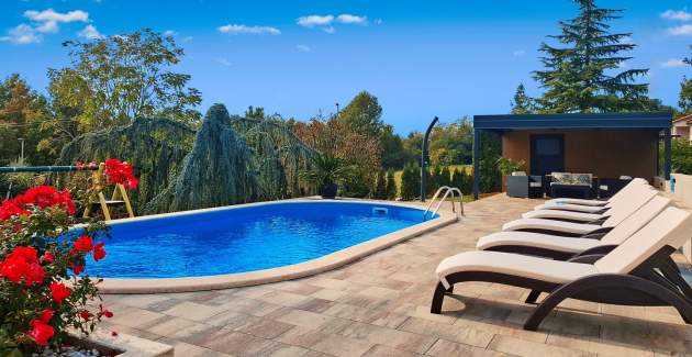 Holiday House Mikela