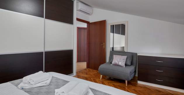 Holiday House Mikela