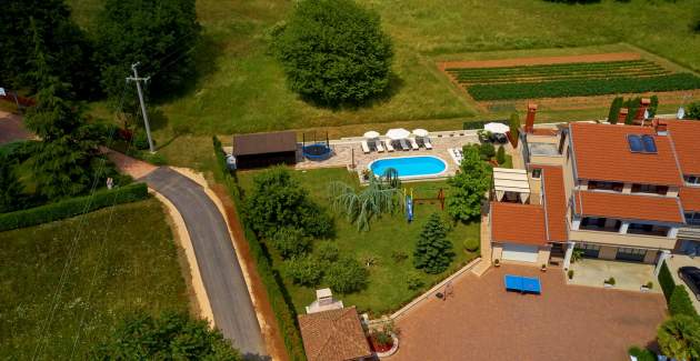 Holiday House Mikela