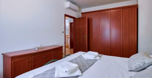 Holiday House Mikela