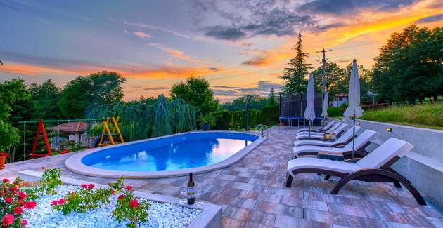 Holiday House Mikela