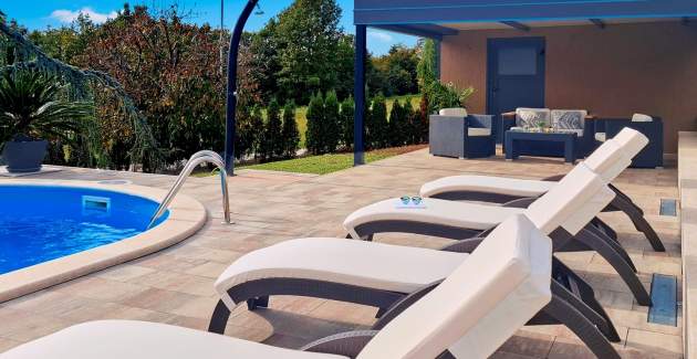 Holiday House Mikela