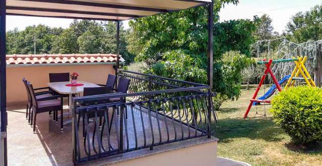 Holiday House Mikela