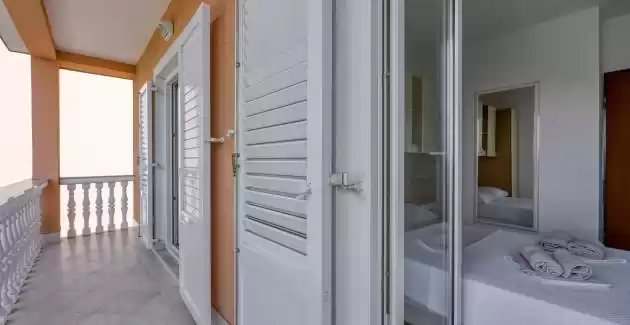 Three-Bedroom App Niko 3