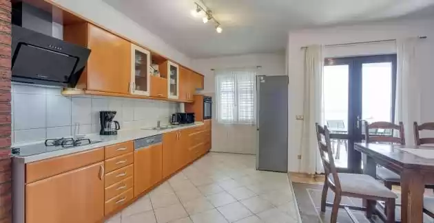 Three-Bedroom App Niko 3