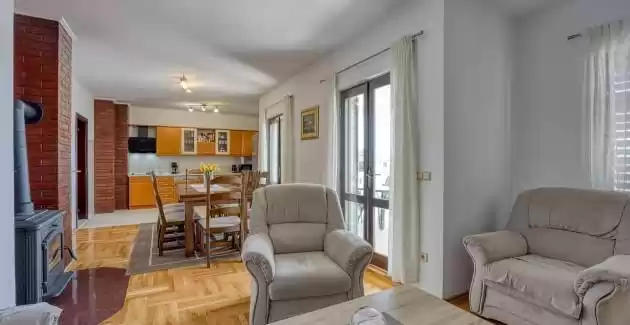 Three-Bedroom App Niko 3