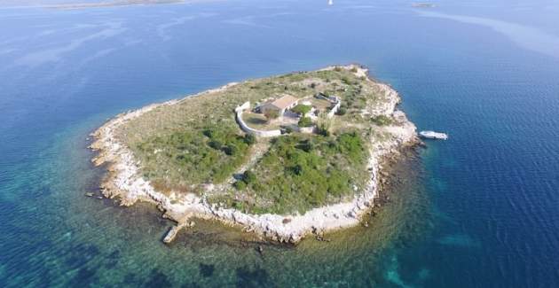 Private Island-Ravna Sika