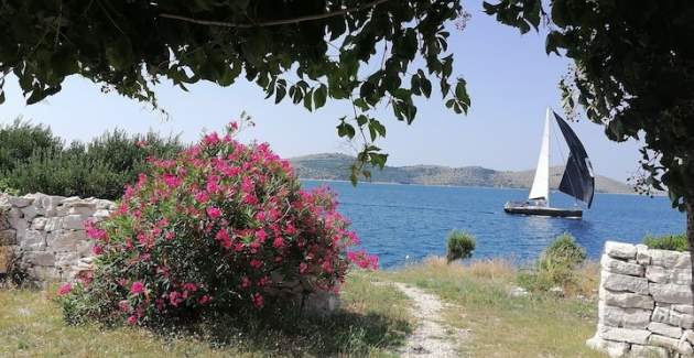 Private Island-Ravna Sika