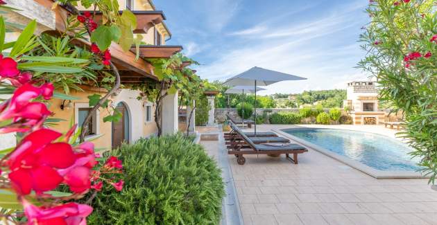 Villa Christina with Pool, Jacuzzi and Sauna