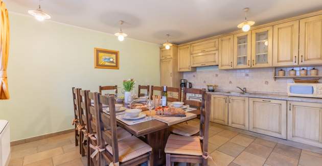 Villa Christina with Pool, Jacuzzi and Sauna