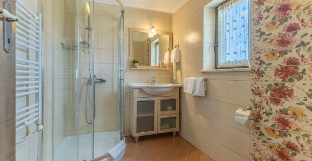 Villa Christina with Pool, Jacuzzi and Sauna