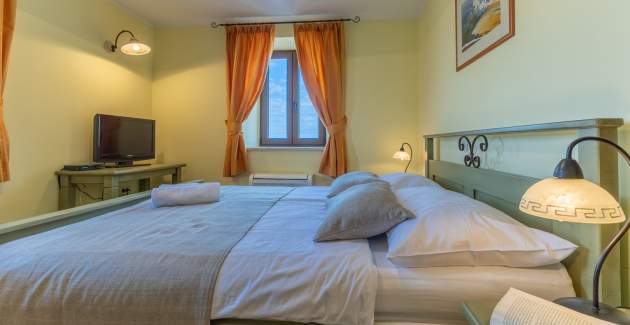 Villa Christina with Pool, Jacuzzi and Sauna