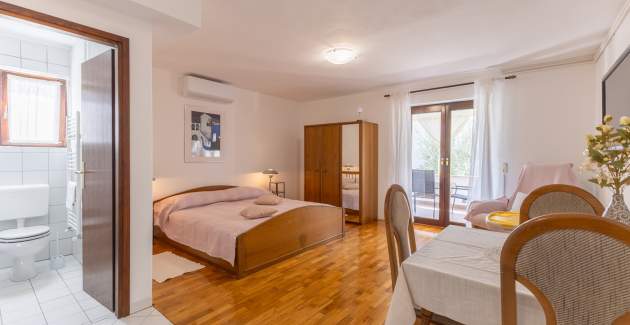 Apartments Koraca - Studio A2 with Terrace