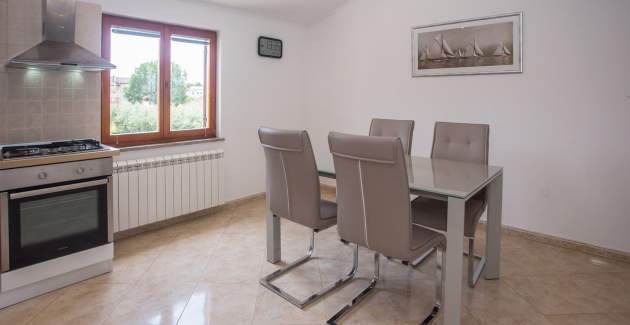 Apartman Koseto III na prvom katu s balkonom 