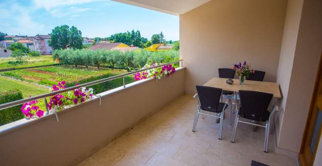 Apartment Koseto III on the First Floor with Balcony