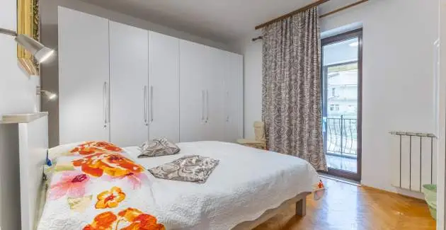 Vera A4 Dvosobni apartman s balkonom