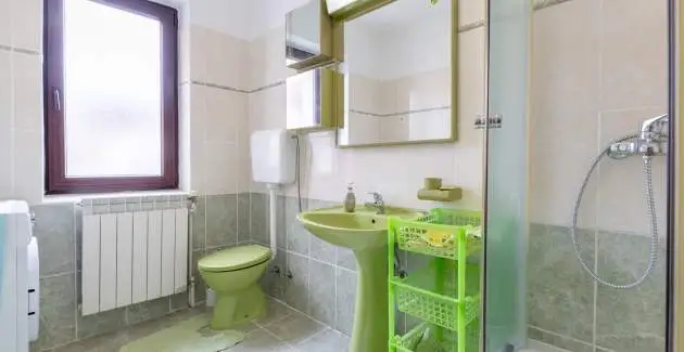 Vera A4 Dvosobni apartman s balkonom