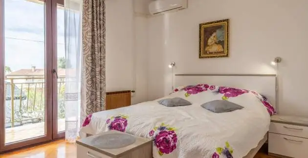 Vera A4 Dvosobni apartman s balkonom