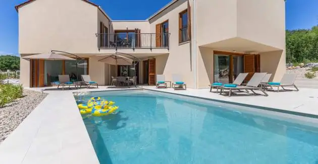 Olive Court Kras