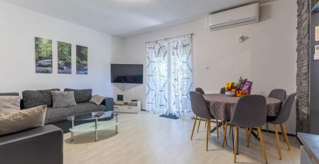 Holiday Home Vita with Private Pool